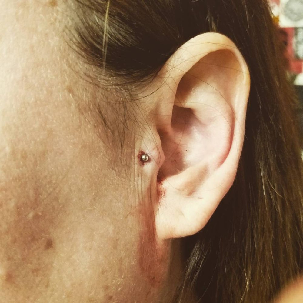 Tragus piercing by Doni