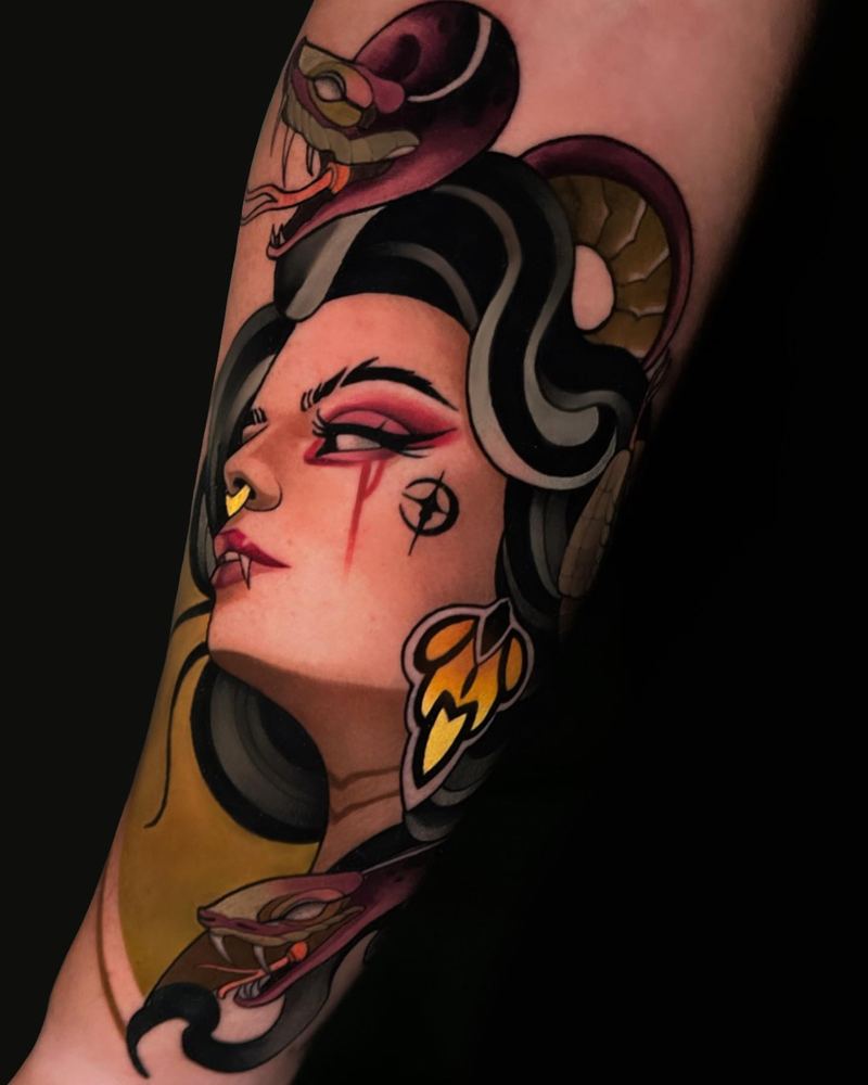 Woman & skull tattoo by Sinai Alba