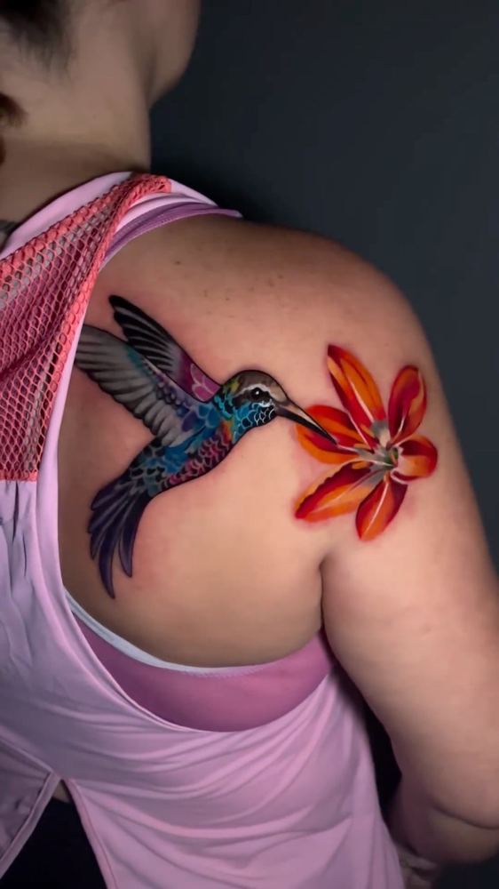 Hummingbird tattoo by Sinai Alba